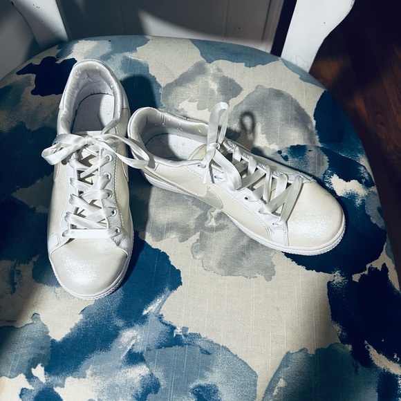 Send Ur Price? 1 Of A Kind! Elegant “Nike” White Women's Sneakers 👟 - Picture 3 of 5